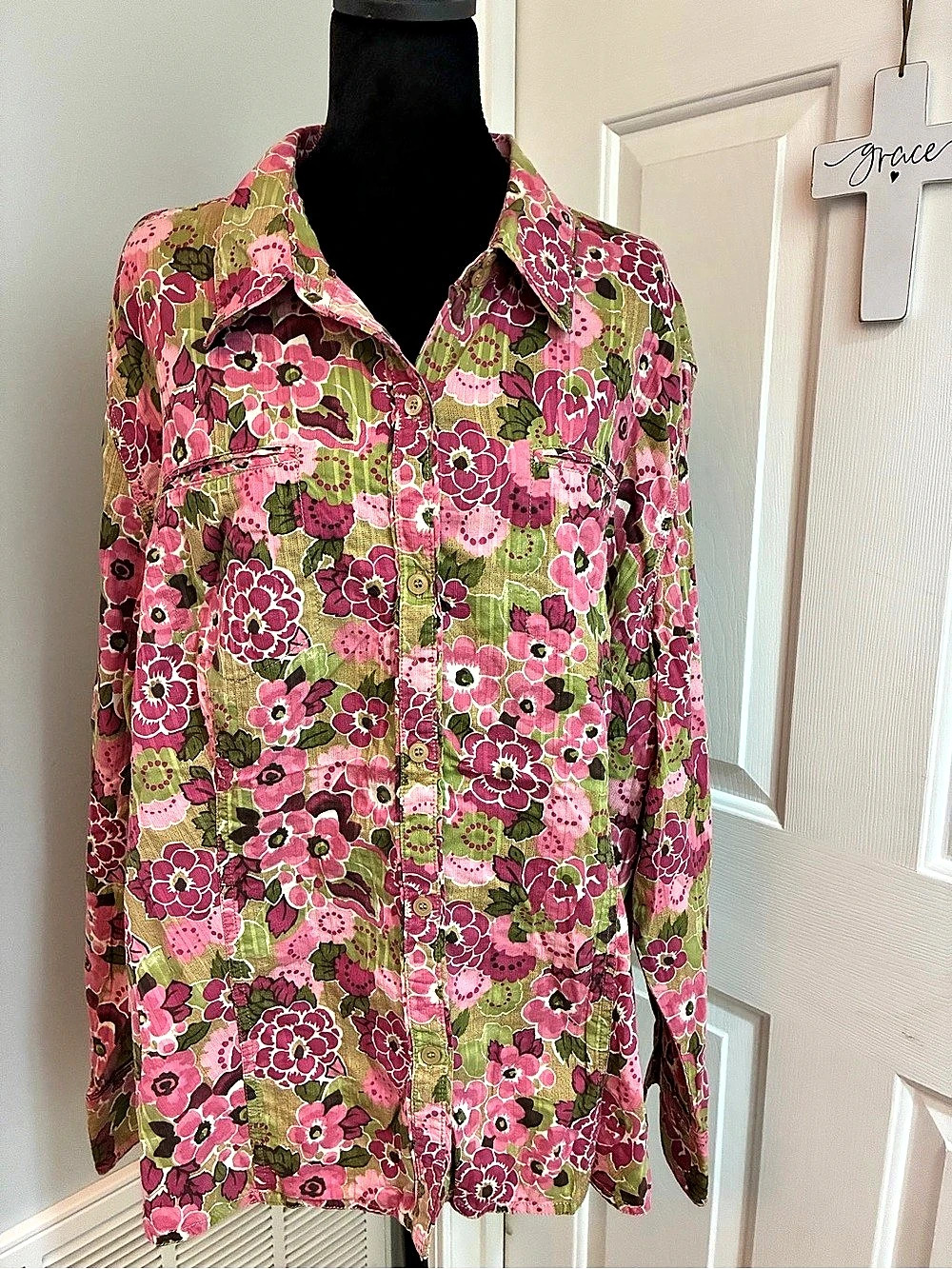 Liz Claiborne Floral Button Down Shirt in Pink & Green Like New